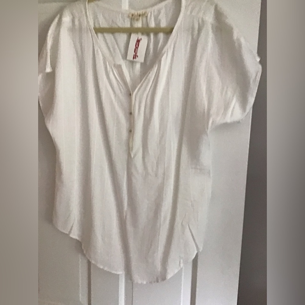 NWT White cap sleeve blouse. Size L